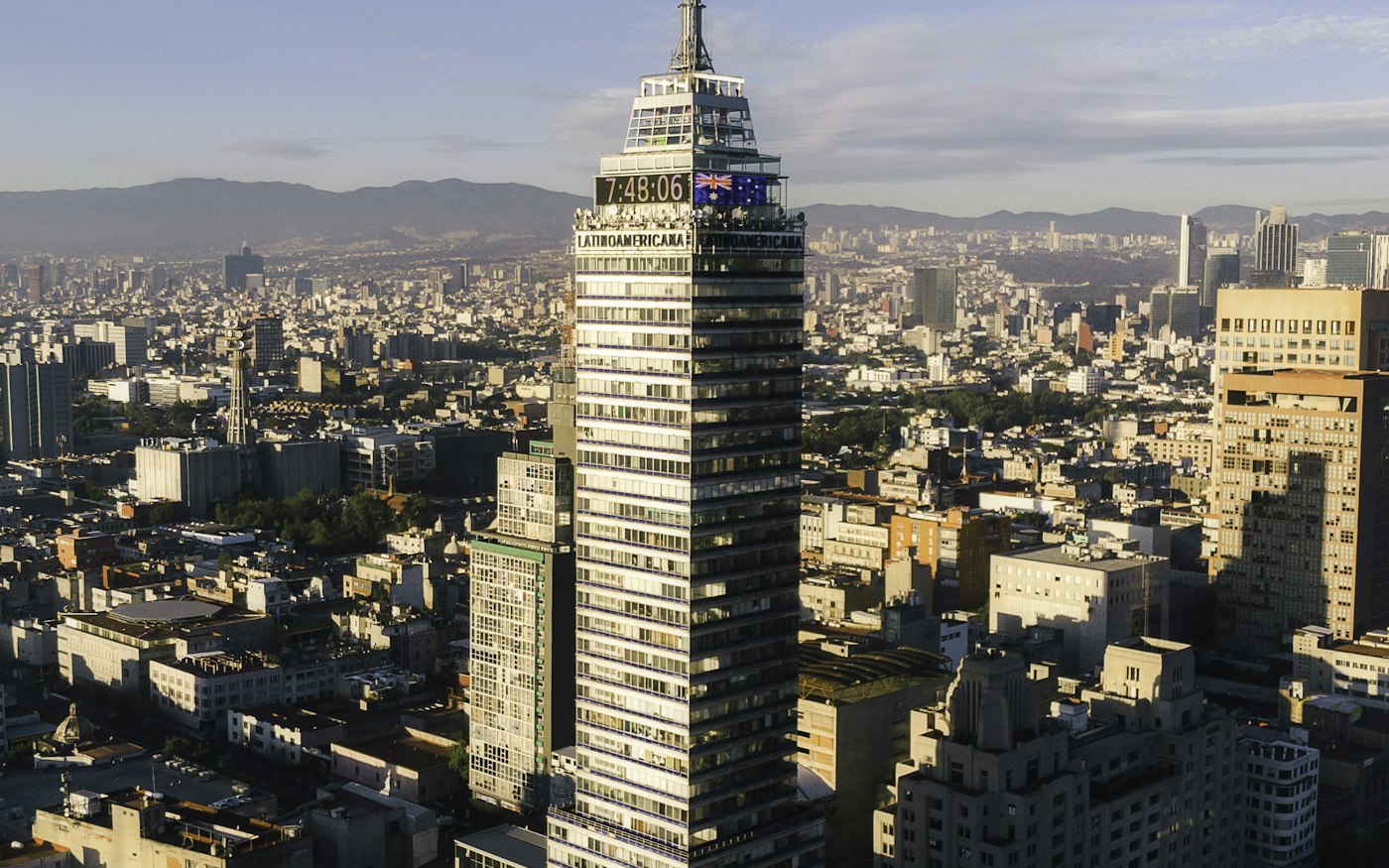 Vista matutina de la Torre Latinoamericana y el centro de Ciudad de México